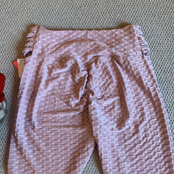 🌹(NWT) Hot Kiss • Peachy Pink Super Stretchy Ribbed Fashion Leggings - Picture 9 of 10